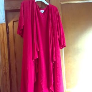 Beautiful red cottony kimono. Scalloped opening
